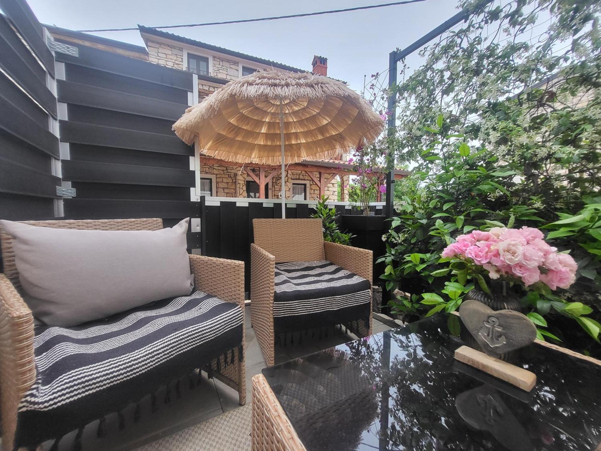 Villa Amore Radini Istrian Romantic Studio With Private Parking And Terrace Brtonigla Eksteriør billede