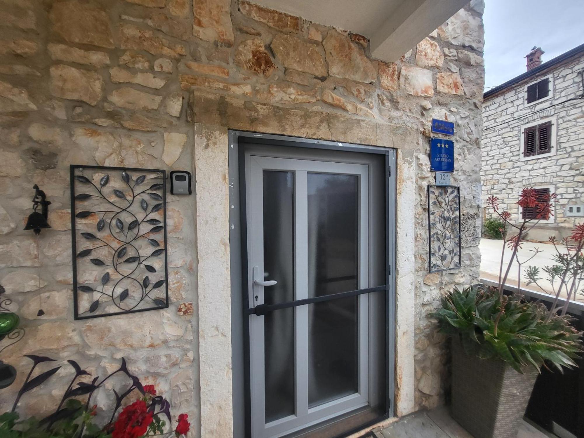 Villa Amore Radini Istrian Romantic Studio With Private Parking And Terrace Brtonigla Eksteriør billede